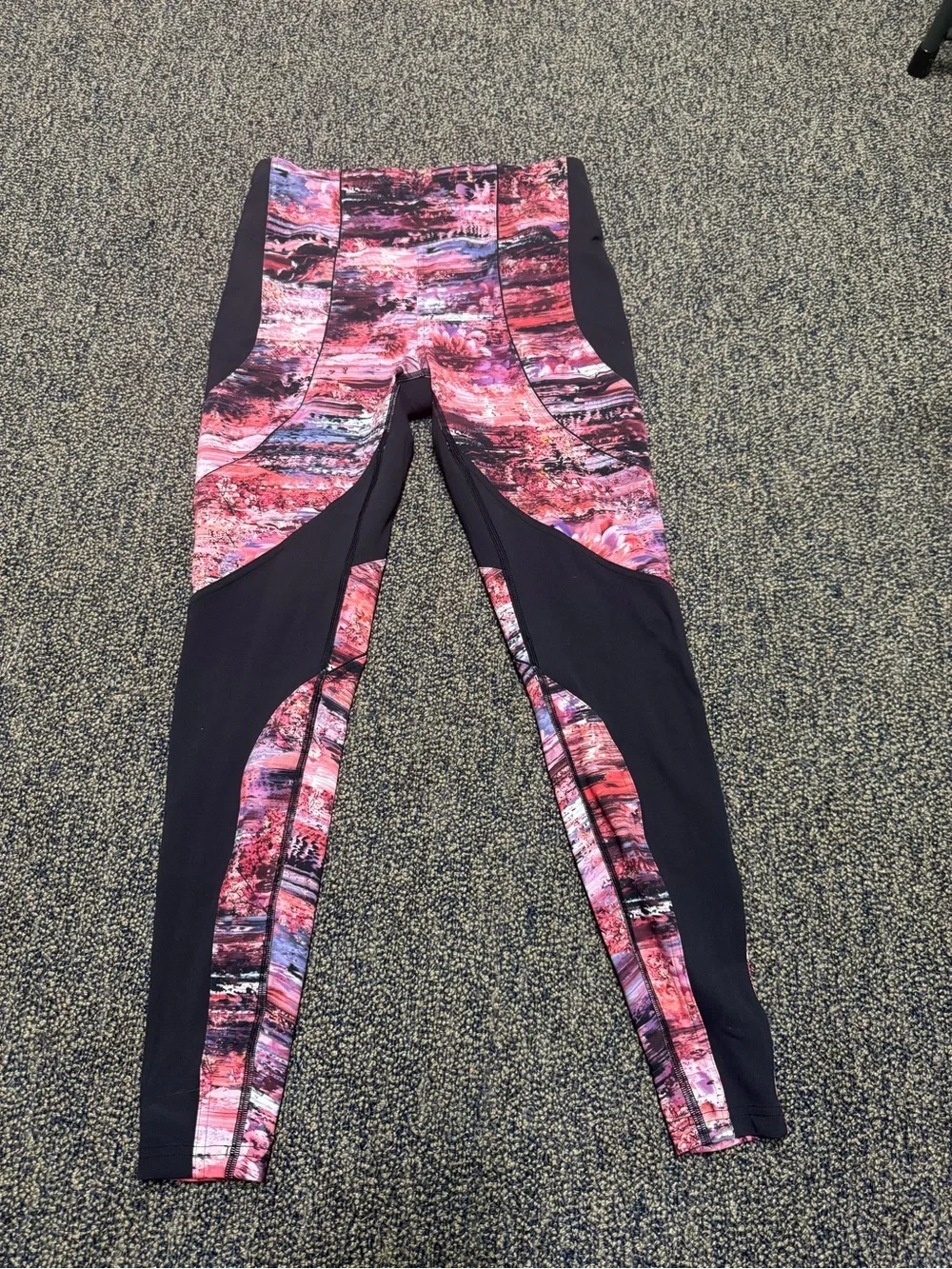 Printed High-Waist Active Leggings in Multi-Color